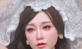 怪奴底事倍伤神？半为怜春半恼春。