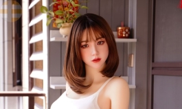 桃李明年能再发，明年闺中知有谁？