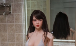 脂正浓，粉正香，风流灵巧招人怨。