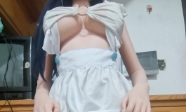 我的老婆浅川穿起了裸身围裙要给我做饭