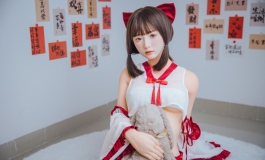 今年犯太岁的进来，我请了一位巫女来驱邪降福