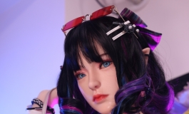 大伙们今天泡到个超辣的妞回家