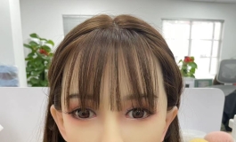 看不上原来的妆，姐姐给你换吧