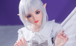 穿着lolita的白毛精灵