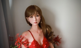 桔梗的红蕾丝吊带睡衣，是谁心头的朱砂痣
