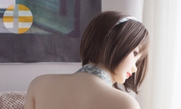 耳边吹过夏末的风 眼里是如春的秋