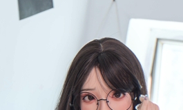 第二天，有一个叫洛伊的小妹敲响了二哥的房间。。。