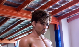 上门修理工？肌肉诱惑别想走。。。。！！