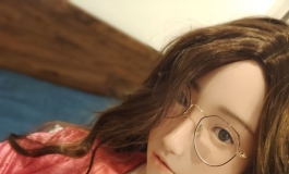 刚来少女小冰，有点害羞； 第一章