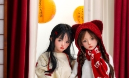 提前给第一批回村的老总拜个早年吧  拍个俊影家的 两小只