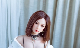 上班偷看OL美女上司，结果被逮住了！