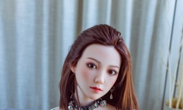 上班偷看OL美女上司，结果被逮住了！