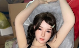 白妈今天美滋滋拿出泳衣说要试给我看