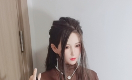 霓裳买了新衣服非要臭美一下