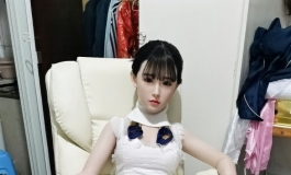 小丫头也能坐出大姐范