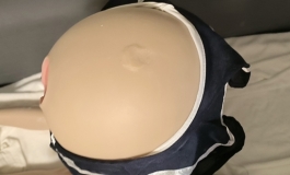 ，