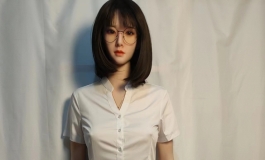 站姿交叉腿