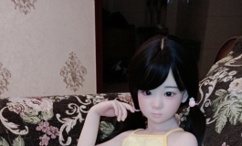 "咕咕摄影大赛参赛篇" 在沙发上玩手机的小q