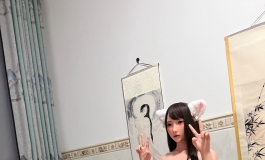 我给小冰老师换了一套衣服