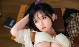 速看~发现有女同学上课不好好上！竟然在教室.....