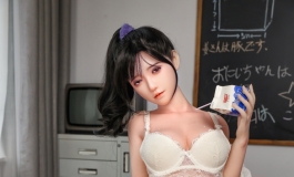 速看~发现有女同学上课不好好上！竟然在教室.....