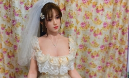 轻盈燕舞婉约女孩