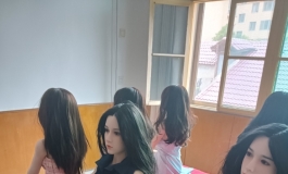 一屋子俊影的娃