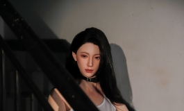在？看看腿！看看马甲线！